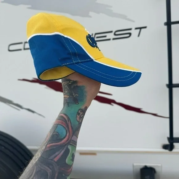 Corona beer hat
Strap back color block
Yellow and blue nice condition - Picture 2 of 4